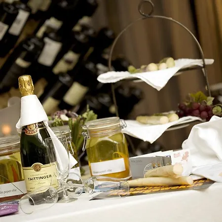 Atlas Hotel Holiday 3* Спейкениссе